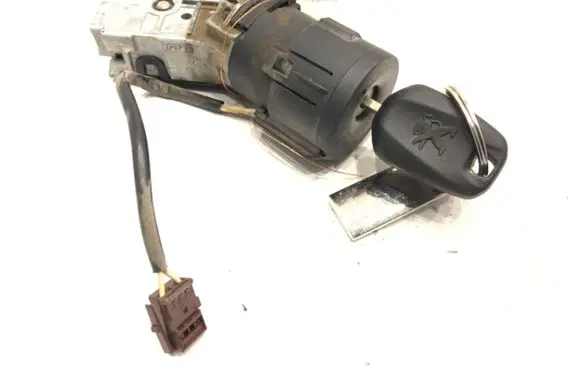 Peugeot 308 SW Ignition lock 9663123380
