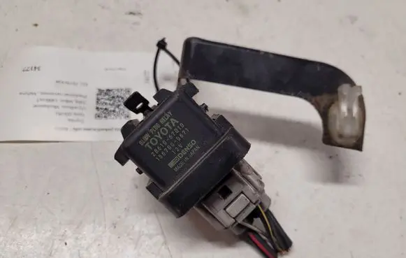Toyota Yaris Glow plug pre-heat relay 2861067010 1567000671