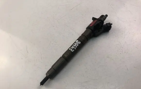 Volvo V70 Fuel injector 31303238