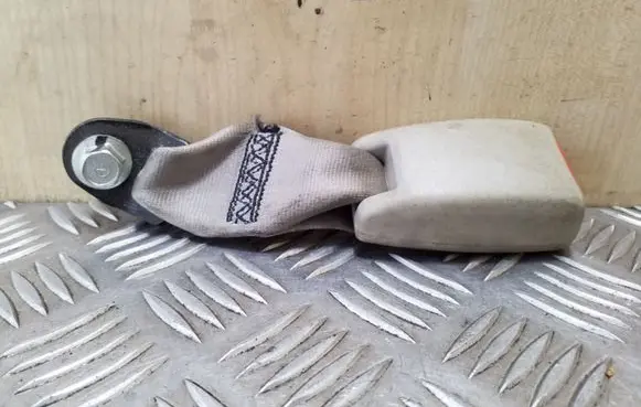 Mitsubishi Outlander Rear seatbelt buckle
