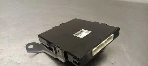 Toyota Avensis T270 Power management control unit 8969005070