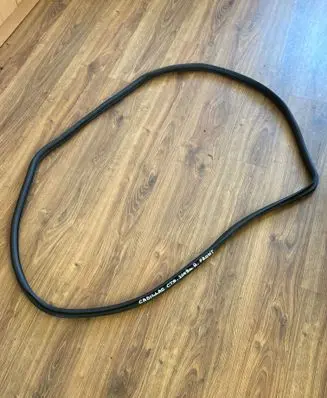 Cadillac CTS Front door rubber seal 25979238