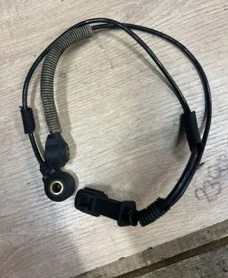 Volvo S70 V70 V70 XC Detonation knock sensor 0261231142
