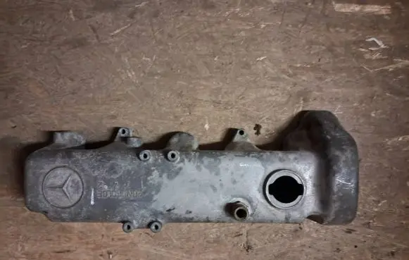 Mercedes-Benz W123 Rocker cam cover 6160161105