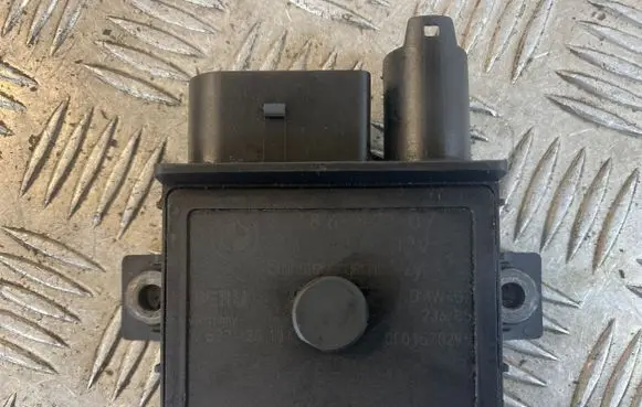BMW 1 E81 E87 Glow plug pre-heat relay 7786821 0001570295 0522120101