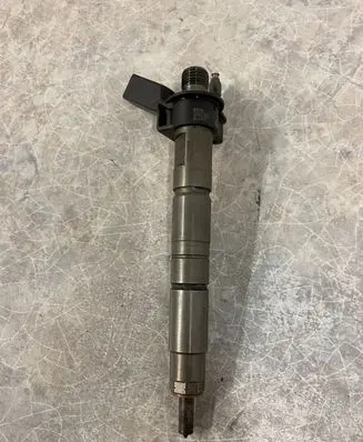 BMW X5 F15 Fuel injector 7823461 13537823461