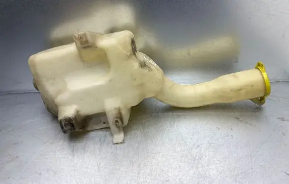 Chrysler 300 - 300C Windshield washer fluid reservoir/tank 04805740AA 04806103AA 70113