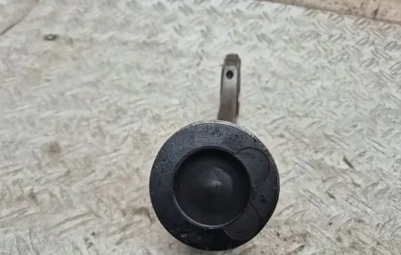 KIA Rio Piston with connecting rod D4FC P292 CK31