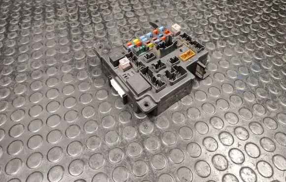 Peugeot 4007 Fuse module 8637A320