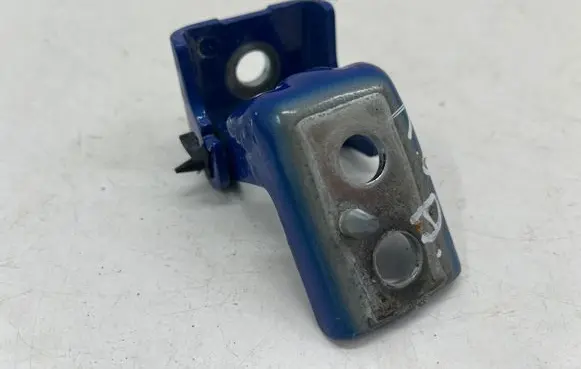 Opel Mokka B Rear door lower hinge 