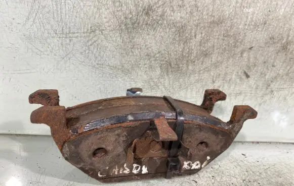 Volkswagen Caddy Brake pads (front) 