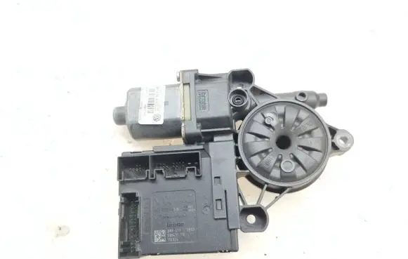 Volkswagen PASSAT B7 Front door window regulator motor 3C0959793B 3AA959701 BRF0015983