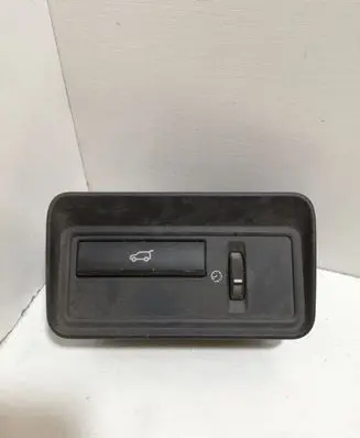 Tailgate opening switch