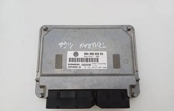 Volkswagen Touran I Engine control unit/module 06A906033ED