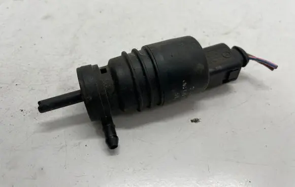 Mercedes-Benz C W204 Windscreen/windshield washer pump