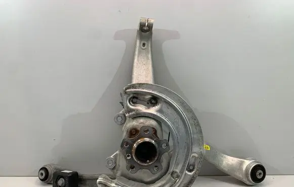 Front wheel hub spindle knuckle