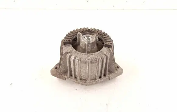 Mercedes-Benz E W212 Engine mount bracket 2042404717 2042400317