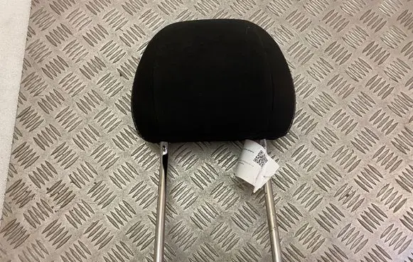Ford Mustang VI Front seat headrest 