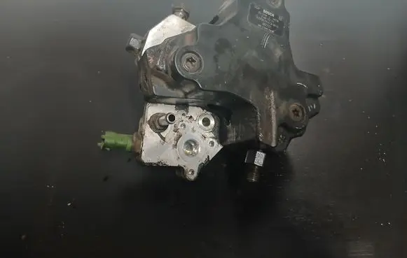 Volvo S80 Fuel injection high pressure pump 0445010111 8692521