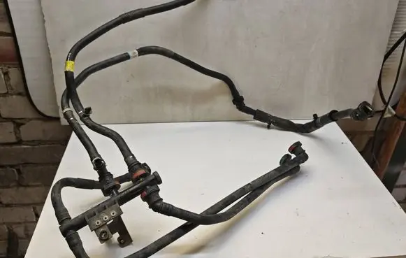 Engine coolant pipe/hose