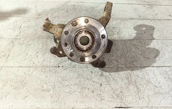 Opel Zafira B Front wheel hub spindle knuckle