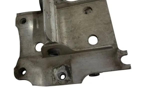 BMW 5 F10 F11 Radiator mount bracket 7186514