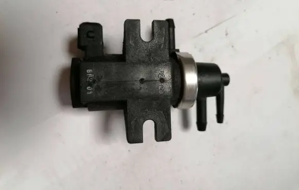 Volkswagen Golf IV Turbo solenoid valve 30618057 72190343 02E141