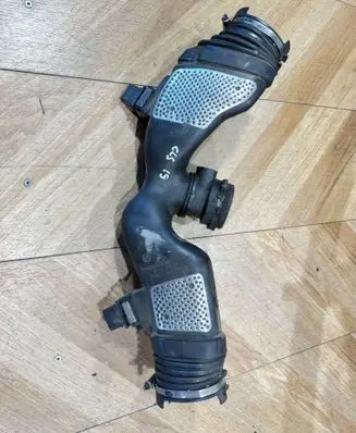 Mercedes-Benz CLS C219 Air intake duct part A6420943497