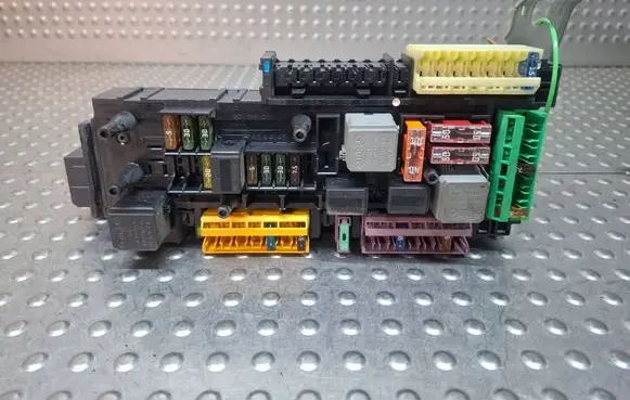 Mercedes-Benz E C207 W207 SAM control unit S26372688 2129003702