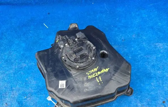BMW 5 G30 G31 G38 AdBlue liquid reservoir 7418879 7391919