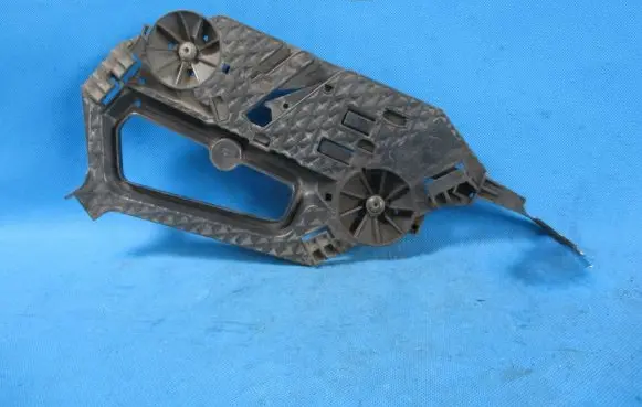 Skoda Octavia Mk2 (1Z) Headlight/headlamp mounting bracket 1Z0941339