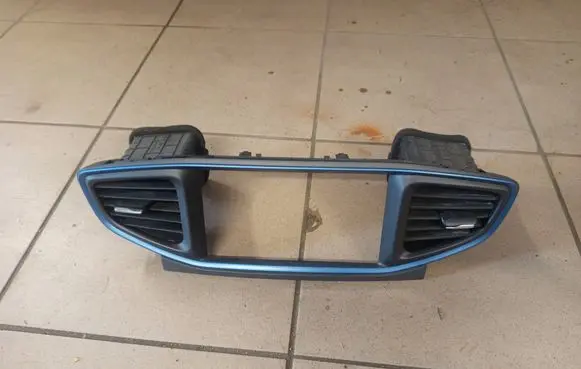 Hyundai Ioniq Dash center air vent grill 84740G2100 201812150147