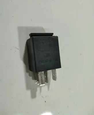 Volkswagen Touran I Other relay 95VW10K705EA
