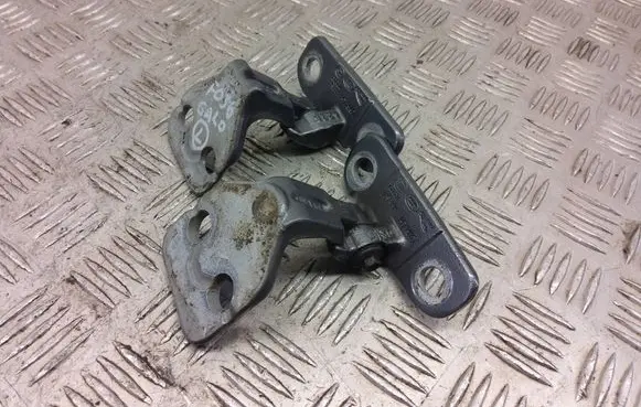 Land Rover Discovery 5 Rear door upper hinge 228A670B