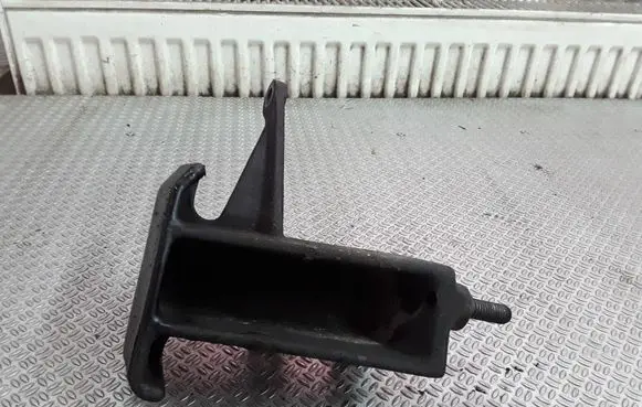 Volvo S70 V70 V70 XC Engine mounting bracket 074115369