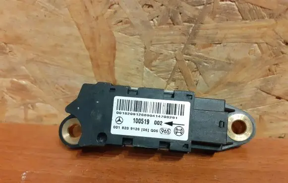Mercedes-Benz C W203 Airbag deployment crash/impact sensor 0018209126 659