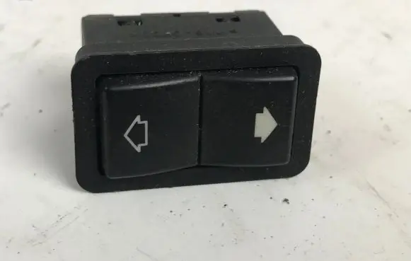 BMW 5 E39 Electric window control switch 8368974