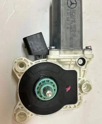 Mercedes-Benz C W203 Front door window regulator motor A2118201742 990595101