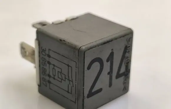 Audi A6 S6 C5 4B Other relay 443951253K 30858687 899512