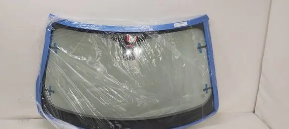 Land Rover Evoque II Front windscreen/windshield window LR048384