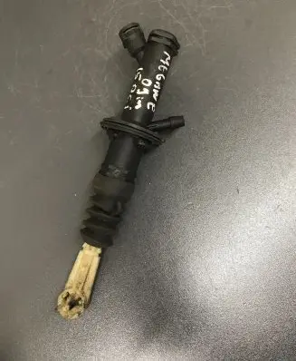 Renault Megane III Clutch master cylinder 306100570R