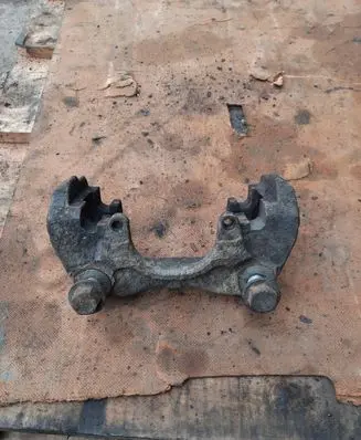 Volkswagen Transporter - Caravelle T5 Front Brake Caliper Pad/Carrier 