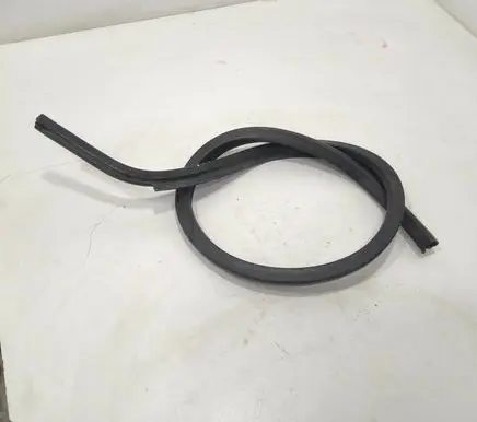 Volkswagen Touran I Engine compartment rubber 
