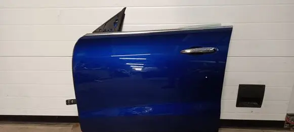 Maserati Levante Front door