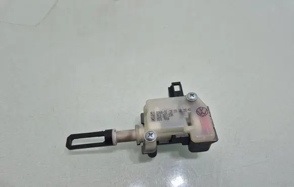 Volkswagen Touareg I Central locking motor 7M0959781A