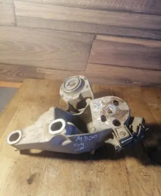 Audi A4 S4 B5 8D Engine mounting bracket