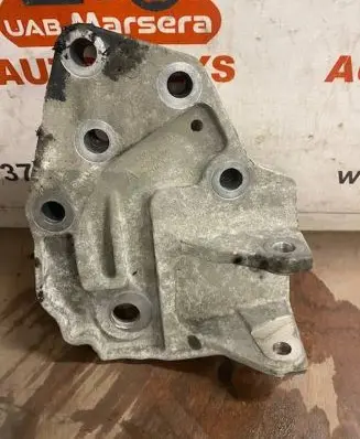 Land Rover Discovery 4 - LR4 Engine mounting bracket EJ326P096AA