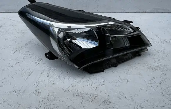 Toyota Yaris Headlight/headlamp