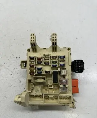 Toyota Corolla E110 Fuse module 8264112150 2410000100