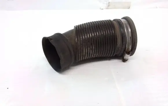 Opel Zafira B Air intake hose/pipe 55355563